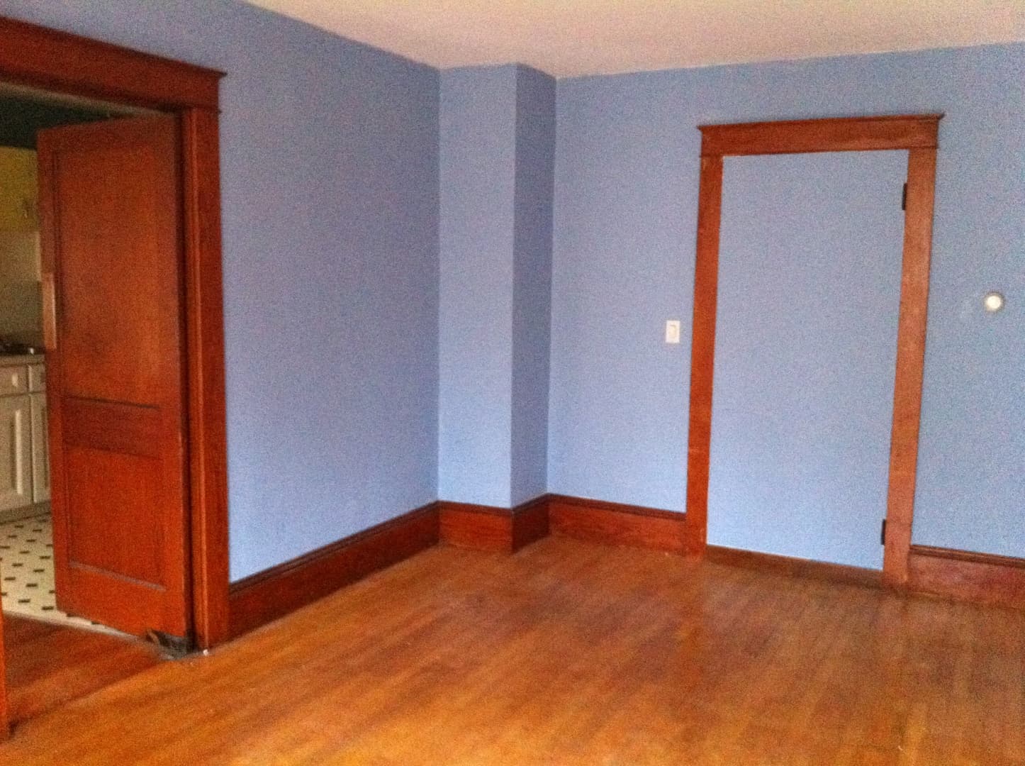Windsor Apartment: 5 River St