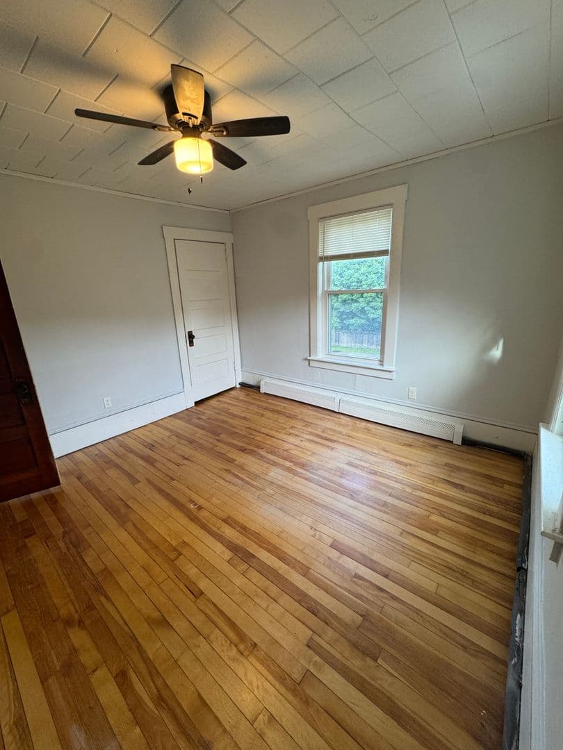 Windsor Apartment: 8 Union St.
