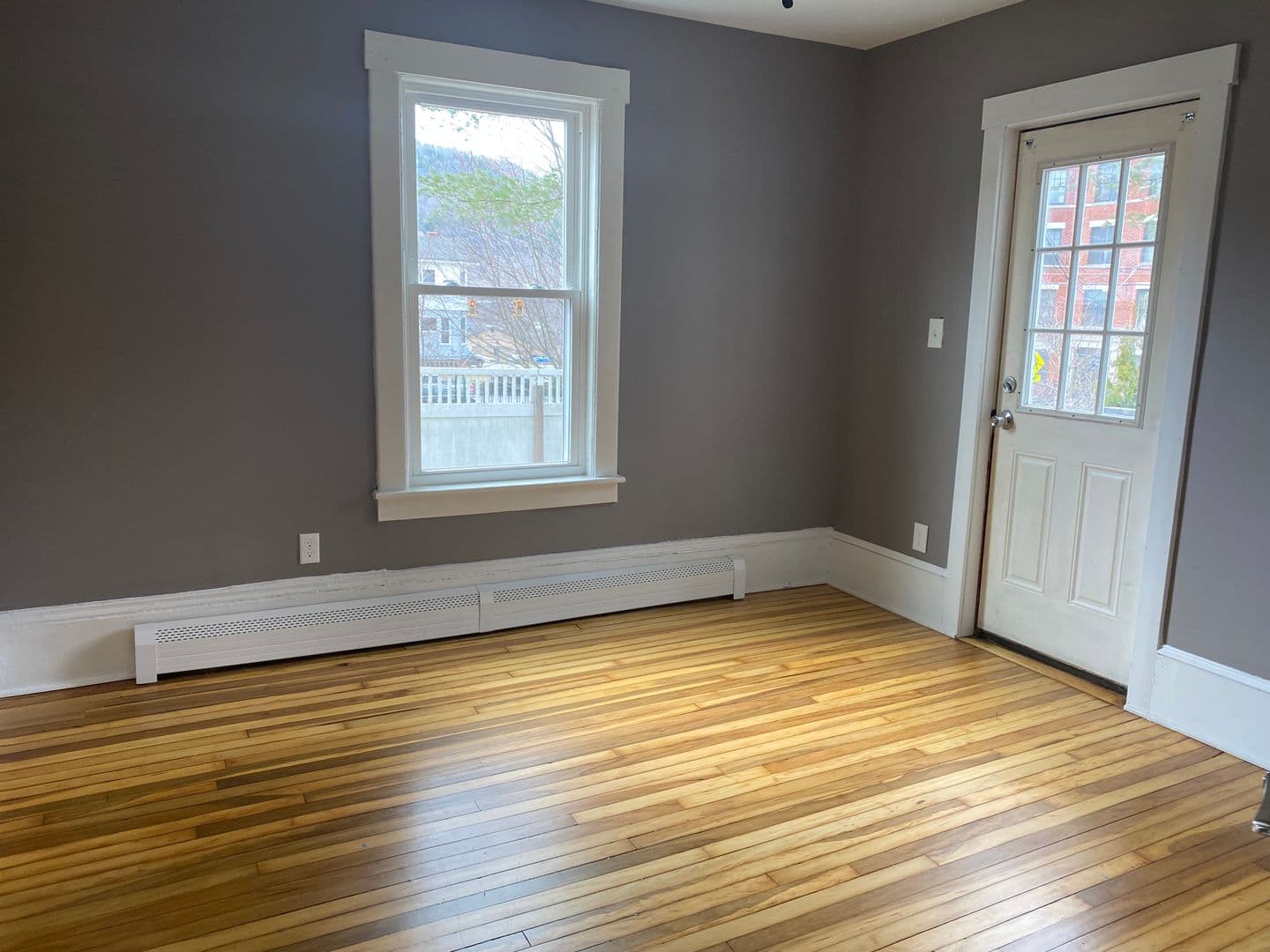 Windsor Apartment: 8 Union St.
