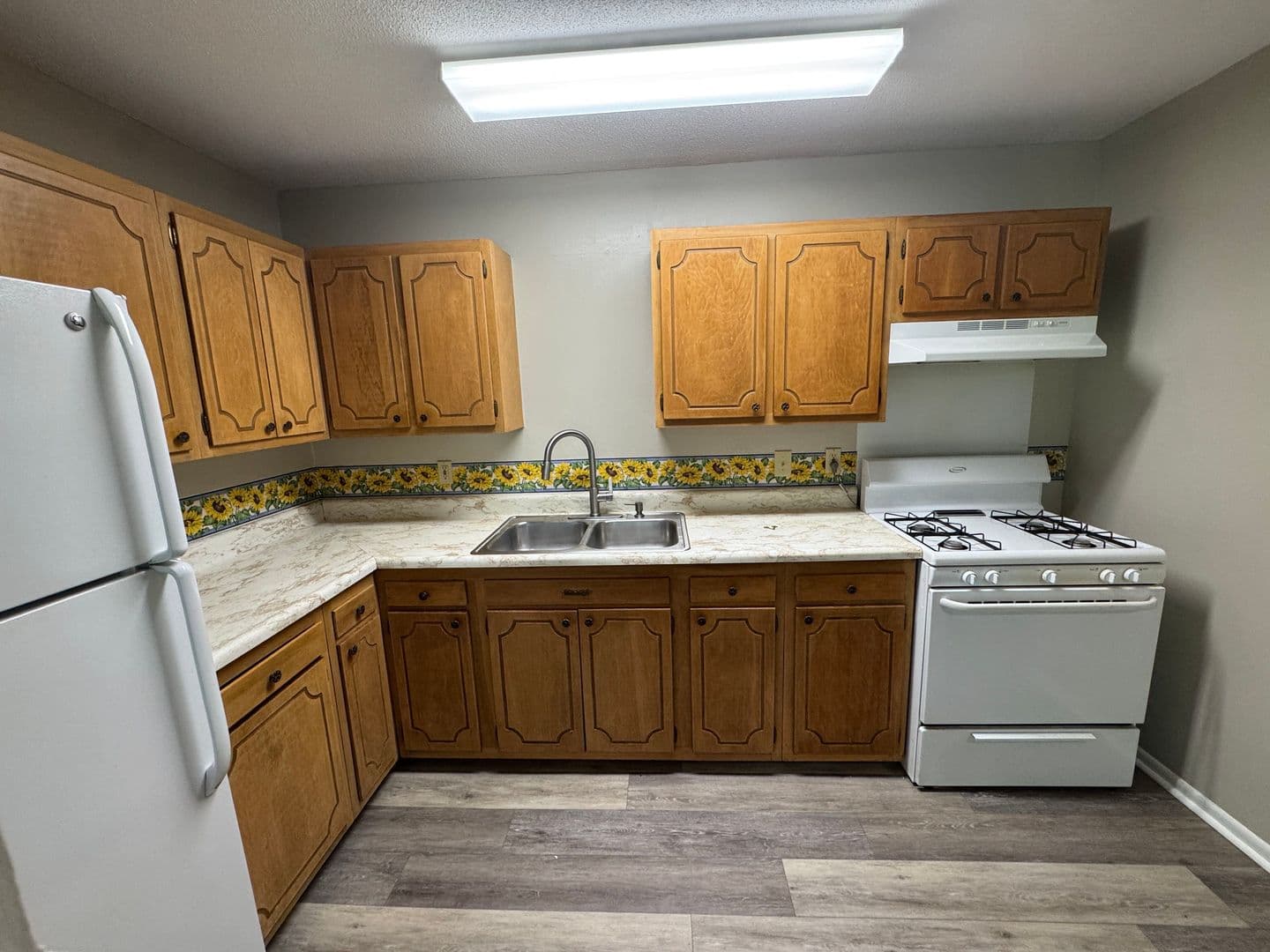 Springfield Apartment: 382-384 River St
