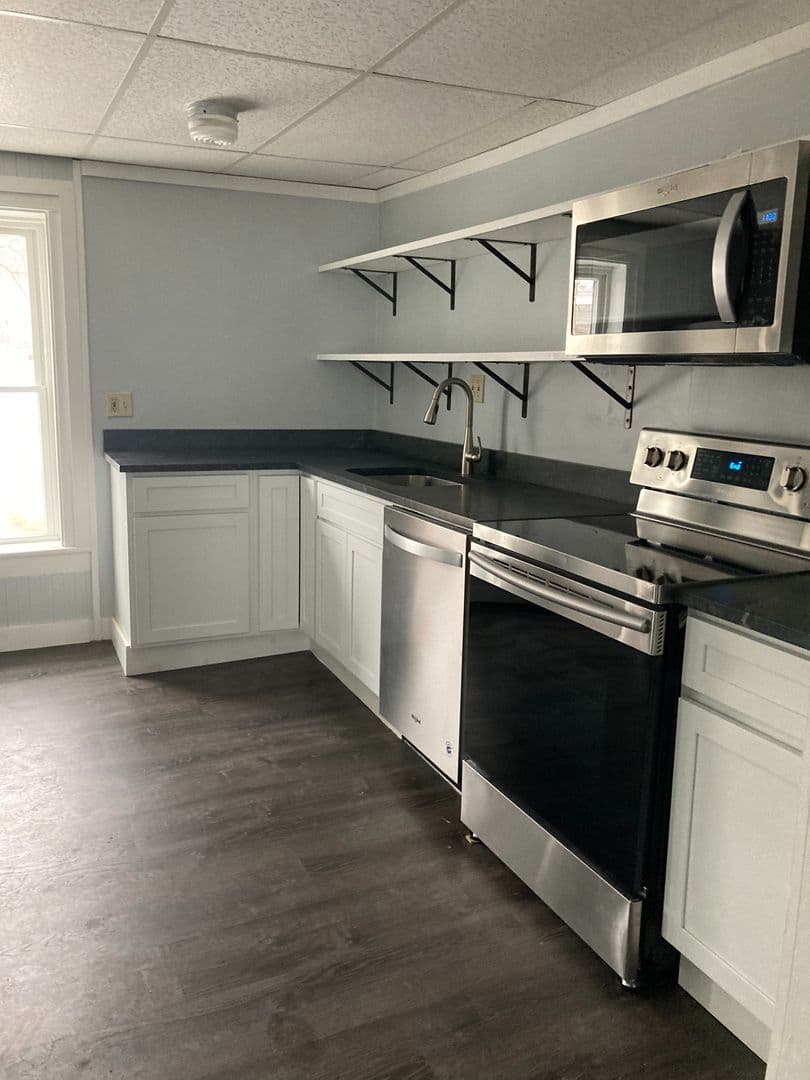 Springfield Apartment: 11 Park St