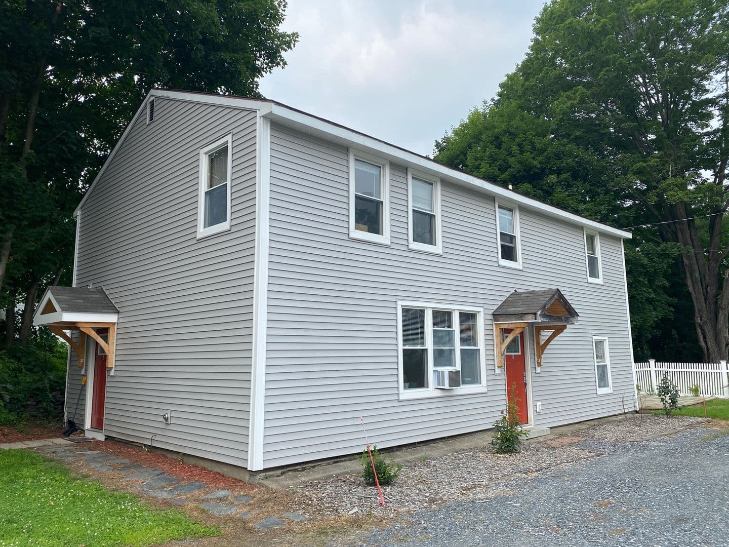 Windsor Apartment: 9 1/2 Front St