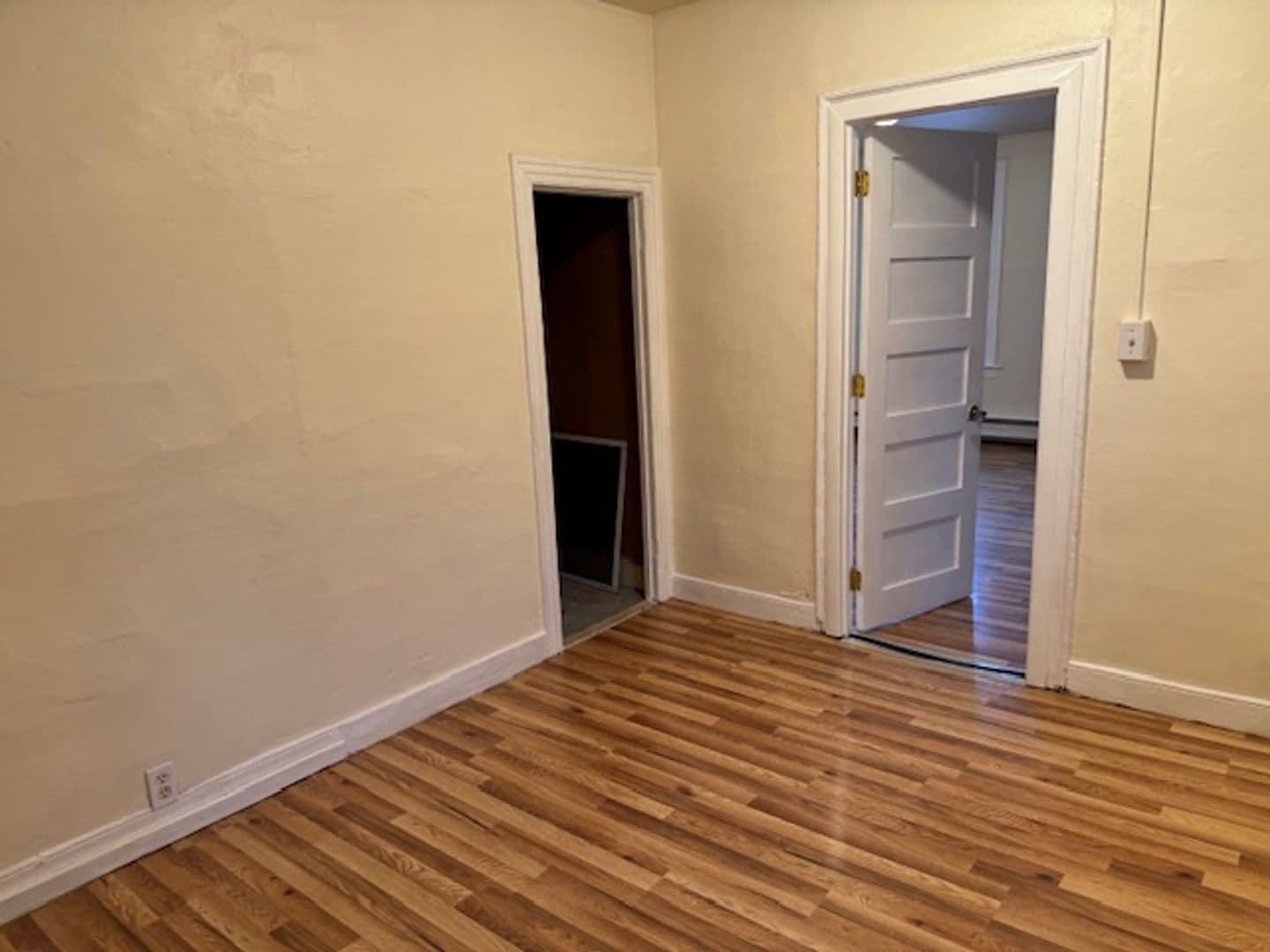 Newport Apartment: 4 Laurel St
