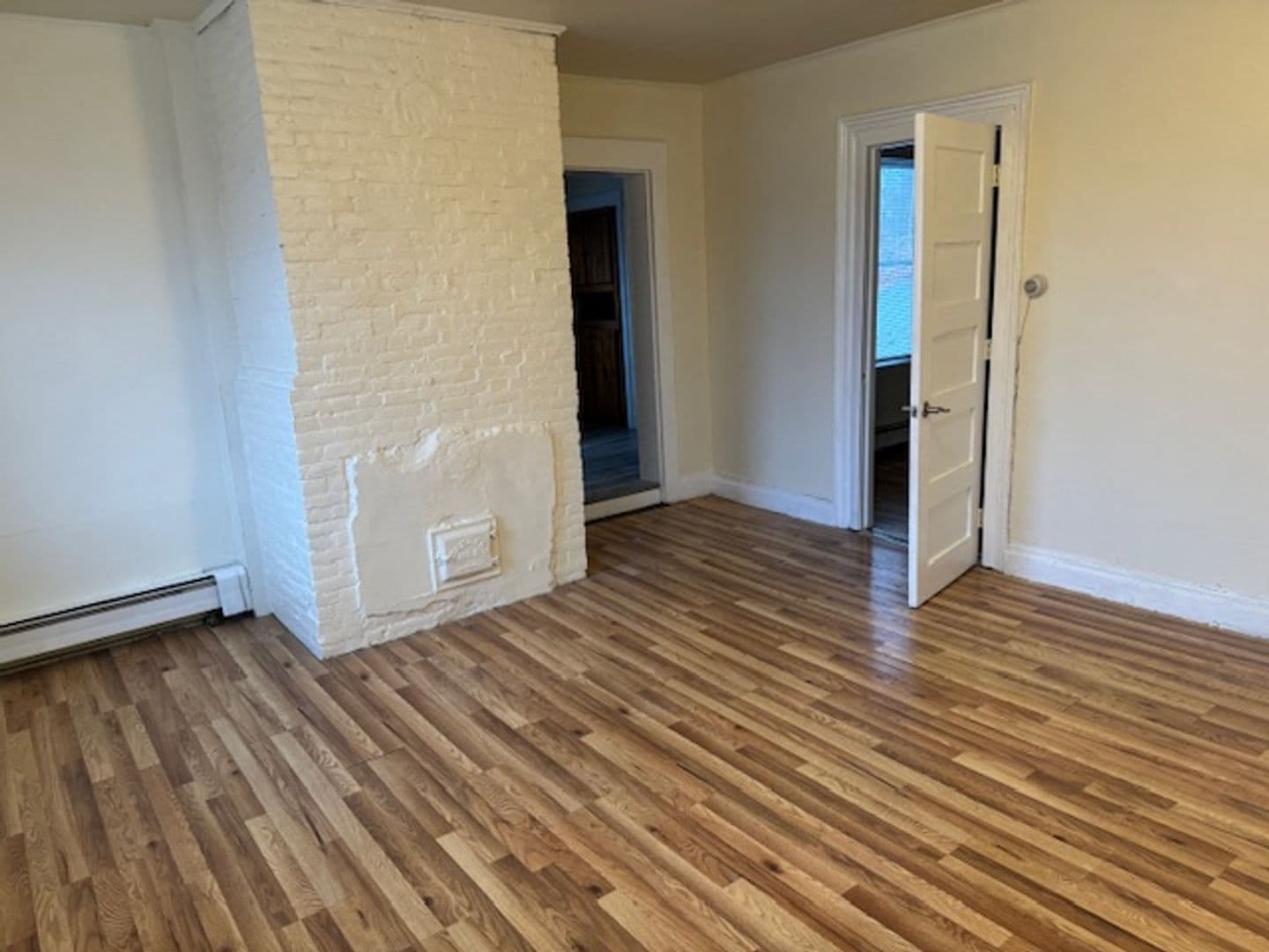 Newport Apartment: 4 Laurel St