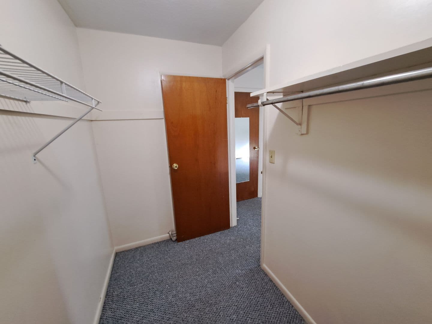 Springfield Apartment: 382-384 River St