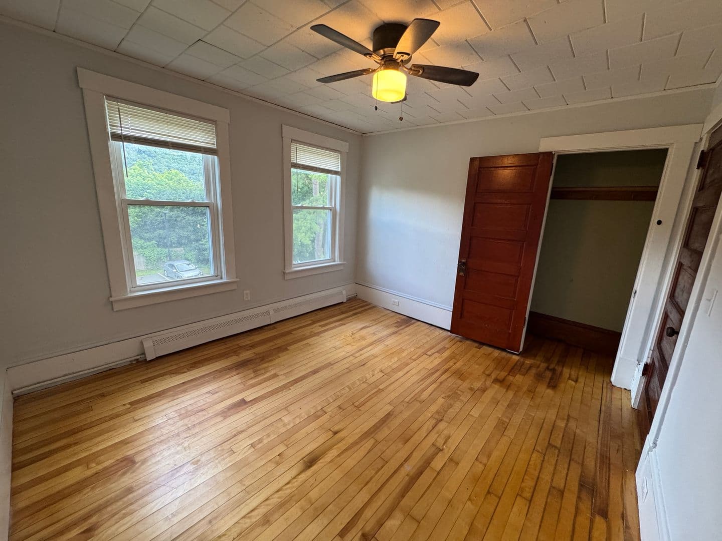 Windsor Apartment: 8 Union St.