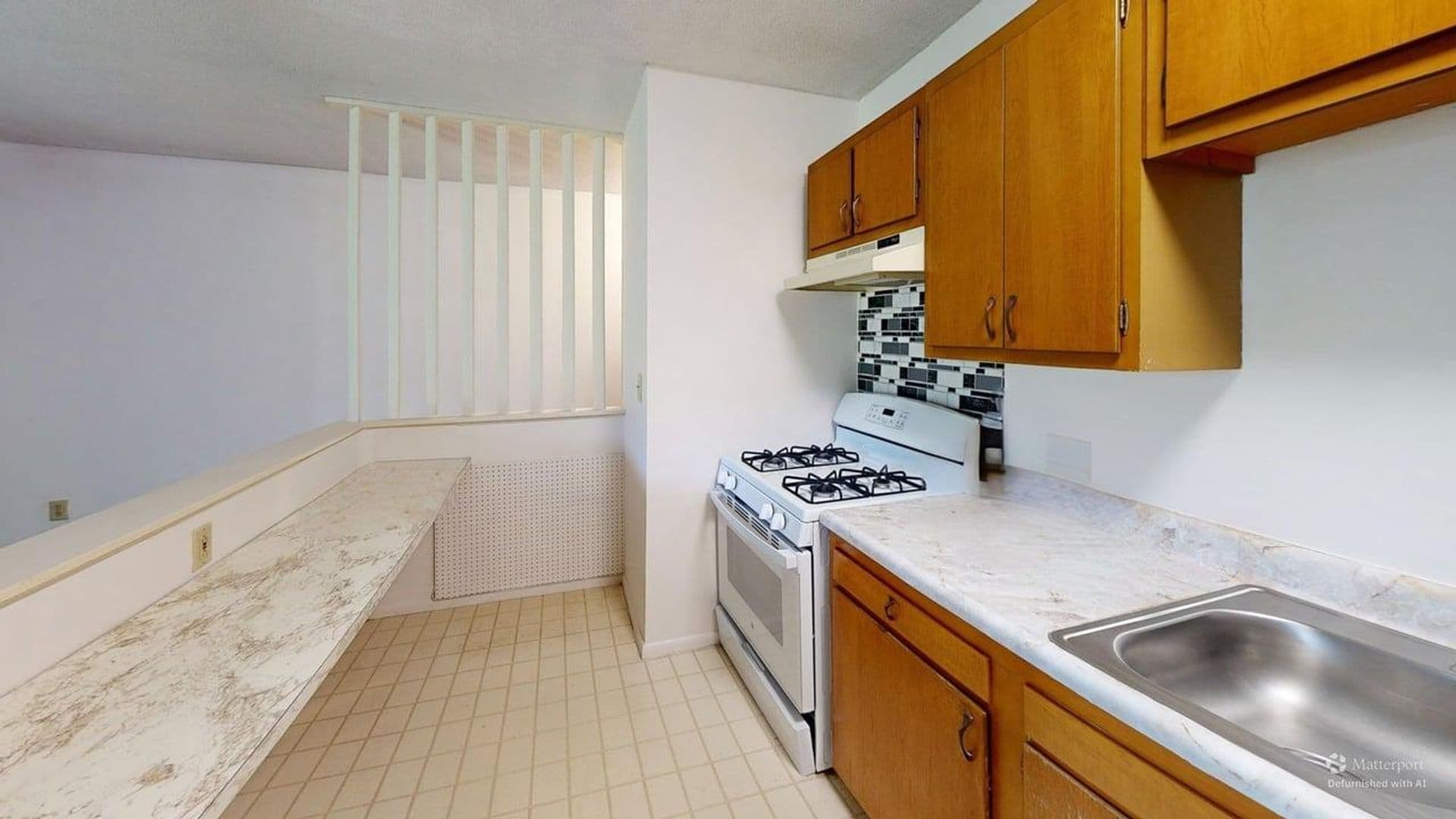 Springfield Apartment: 382-384 River St