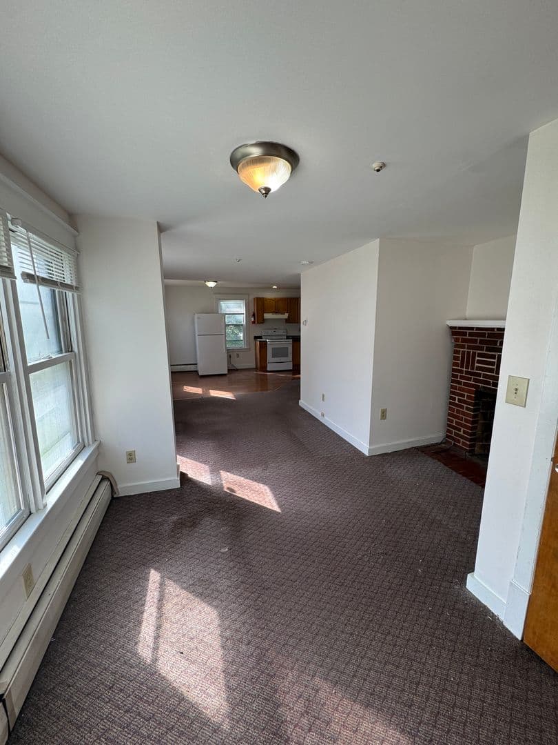 Rutland Apartment: 187 North Main St.