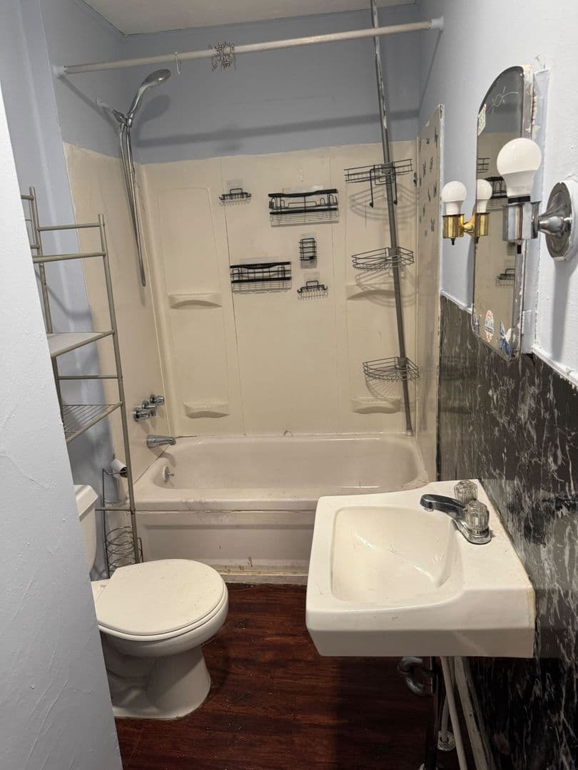 Claremont Apartment: 107 Hanover Street