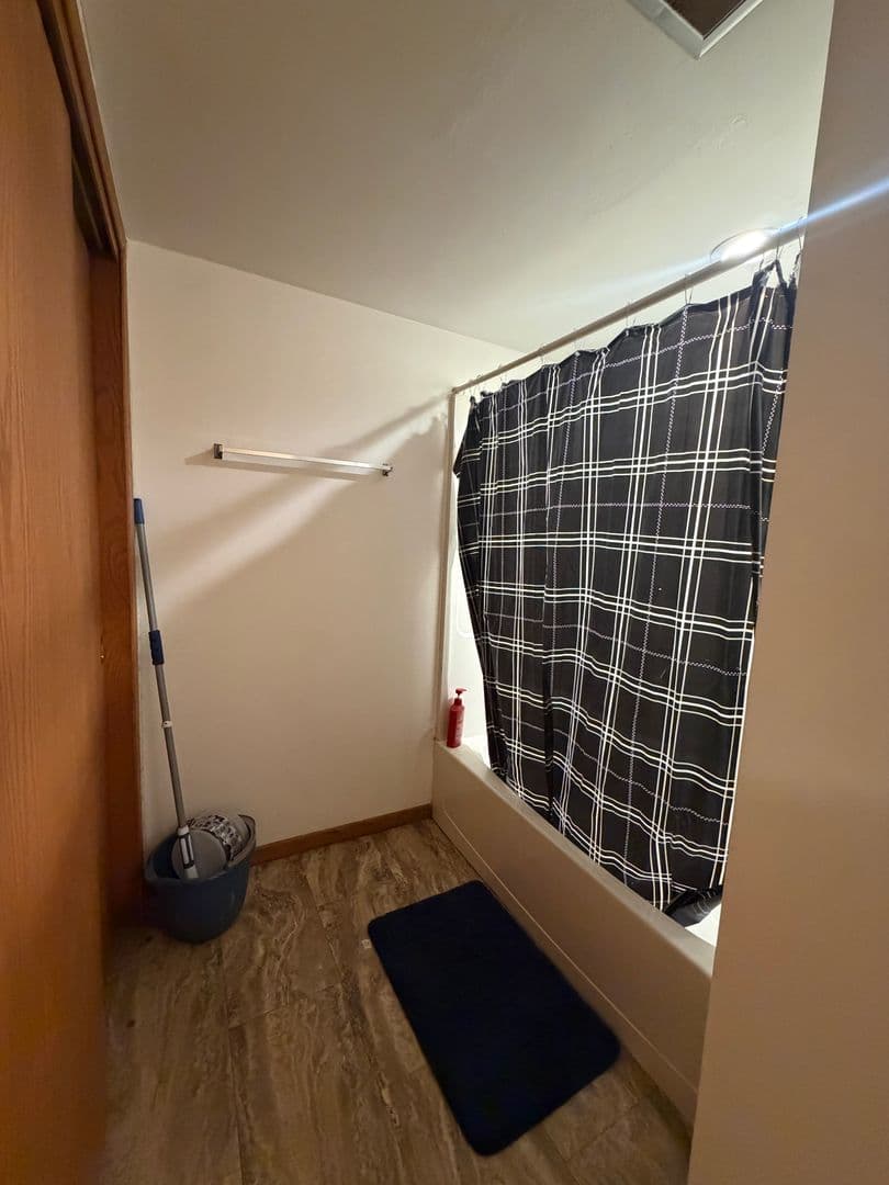 Menasha Apartment: 760 Valley Road