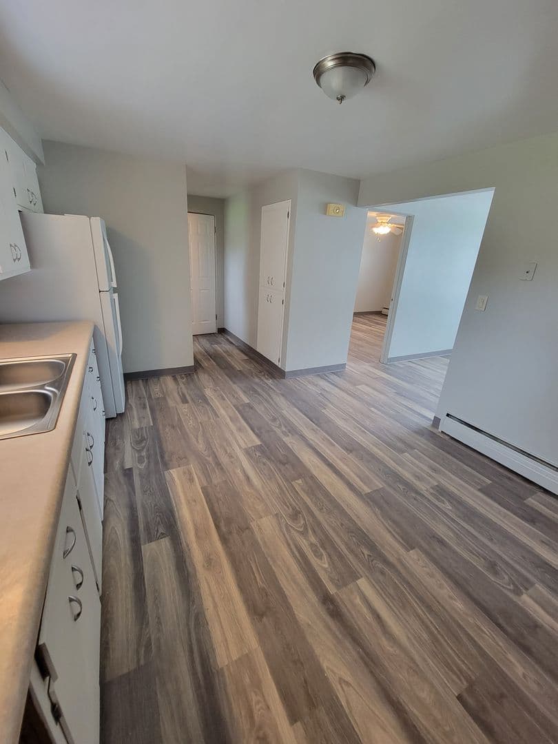 Kimberly Apartment: 413 S Railroad St