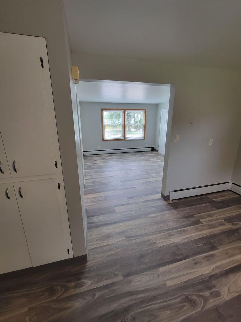 Kimberly Apartment: 413 S Railroad St