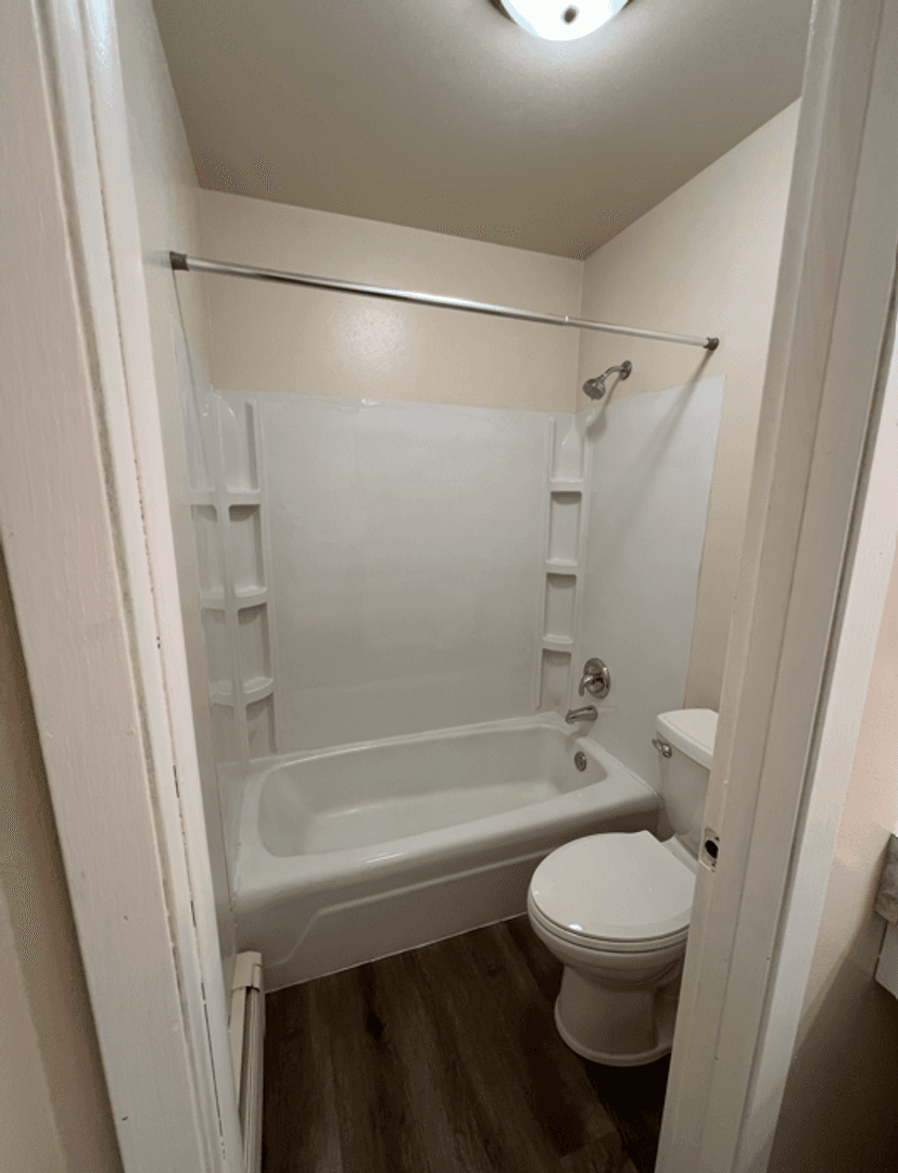 Appleton Apartment: 1005 S East St