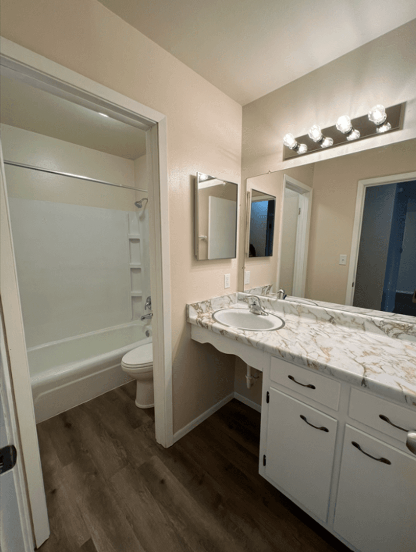 Appleton Apartment: 1005 S East St