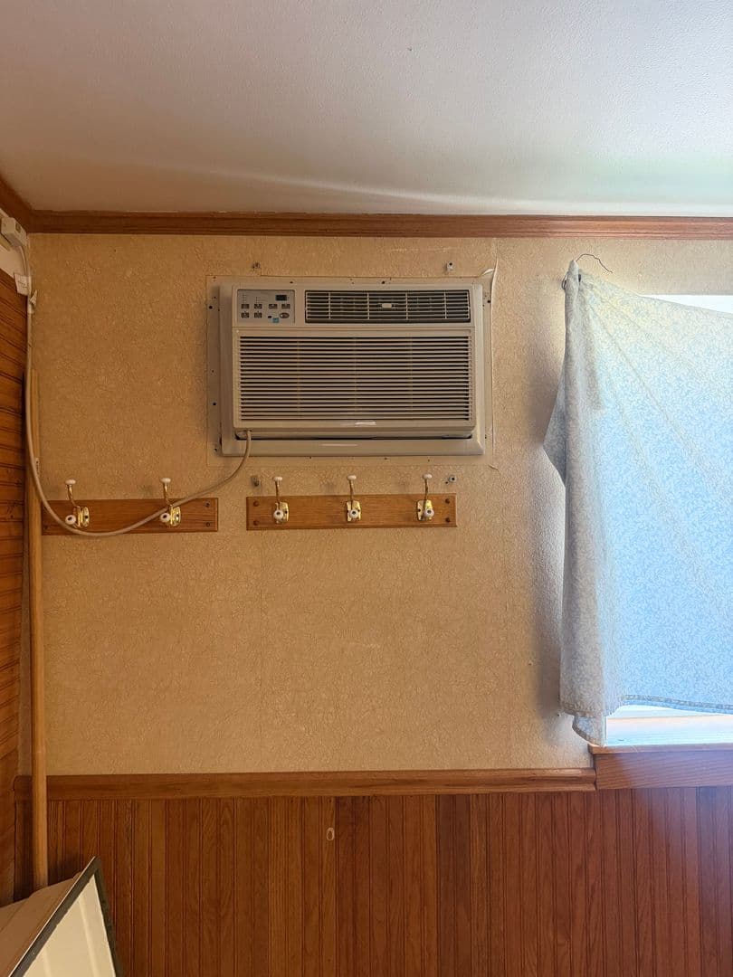 Menasha Apartment: 760 Valley Road