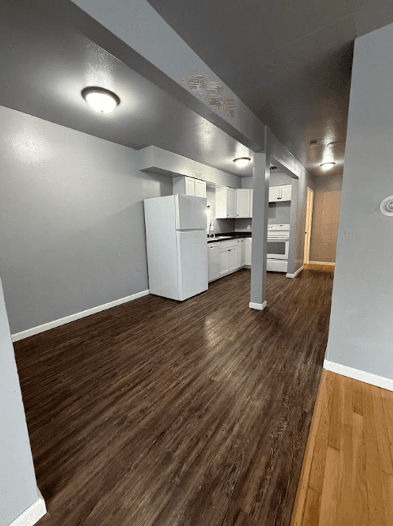 Appleton Apartment: 1001 S East St