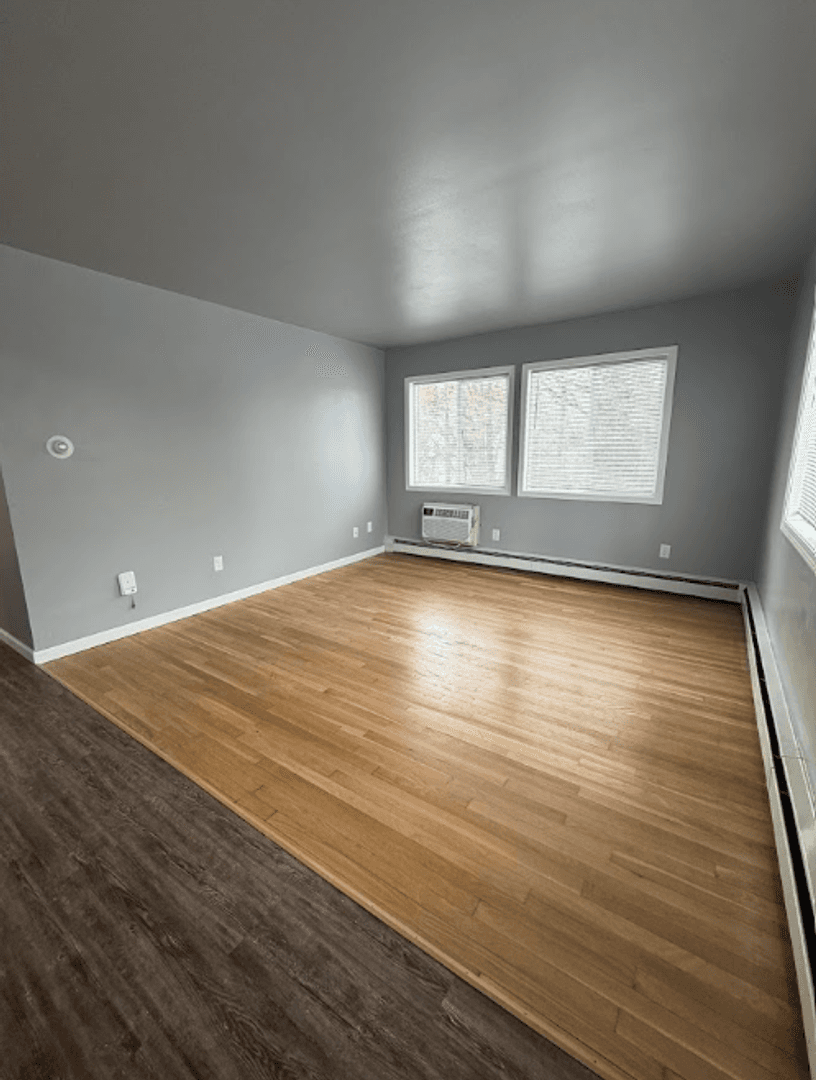 Appleton Apartment: 1001 S East St