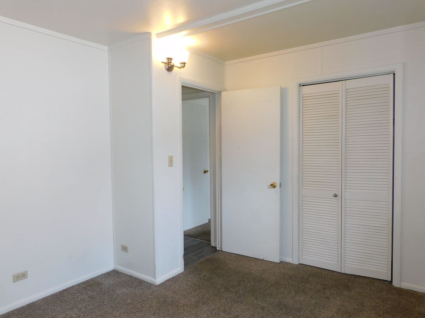 Appleton Apartment: 2221 Ballard Rd