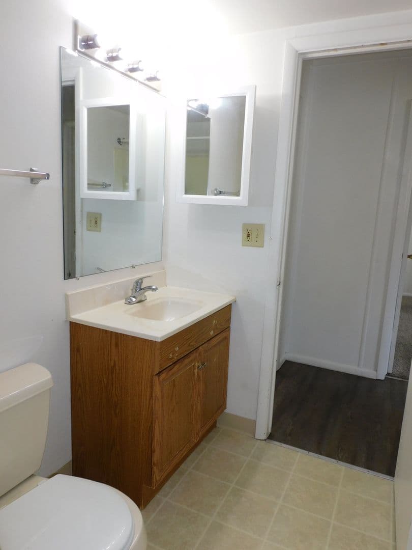 Appleton Apartment: 2221 Ballard Rd