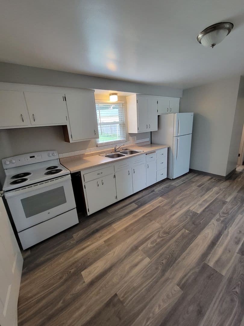 Kimberly Apartment: 413 S Railroad St