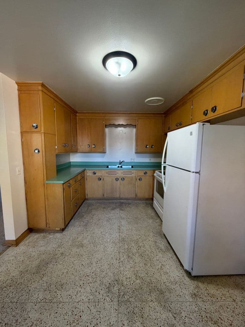 Appleton Apartment: 319 E Harris St