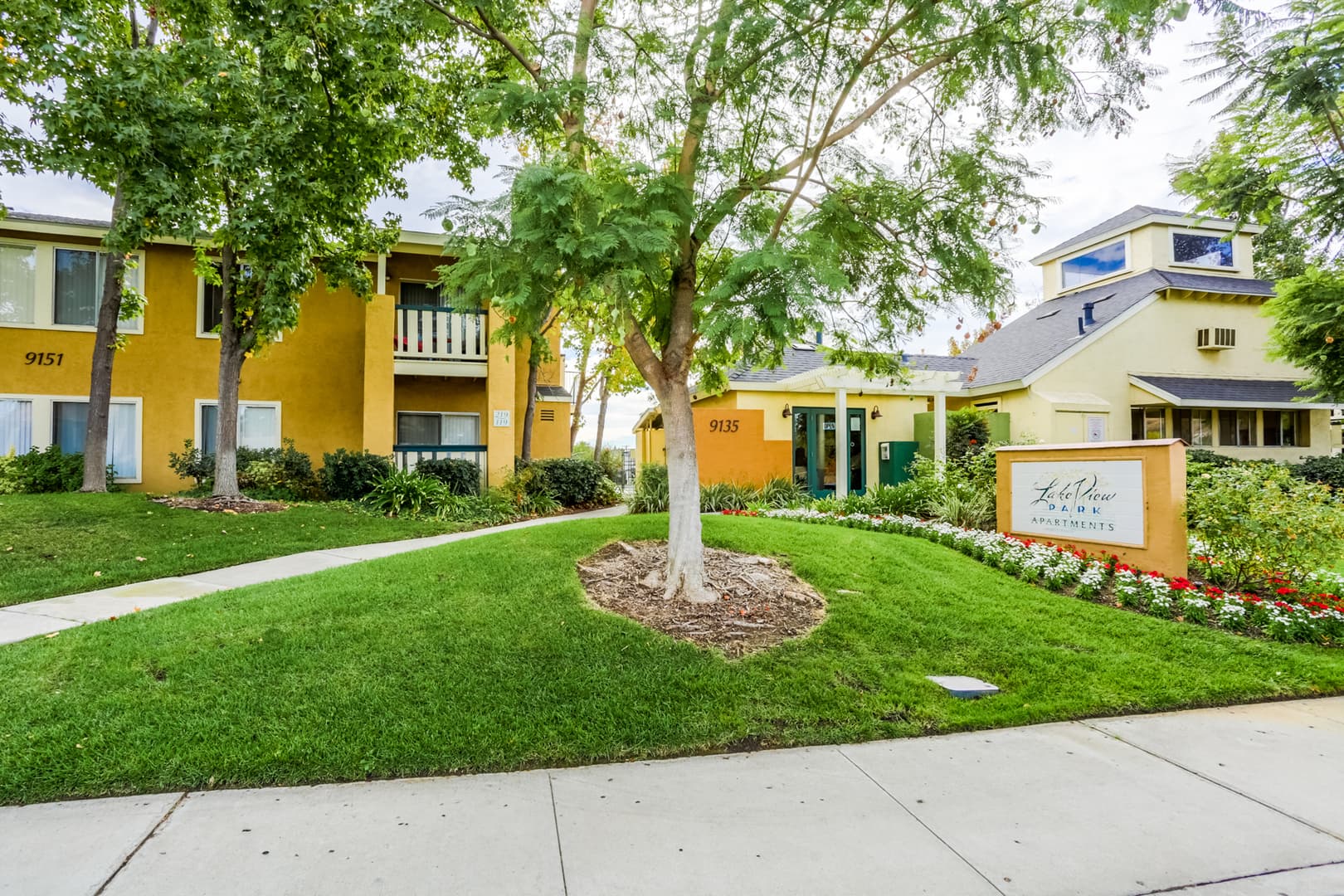 Santee Apartment: 9135 Mast Blvd.