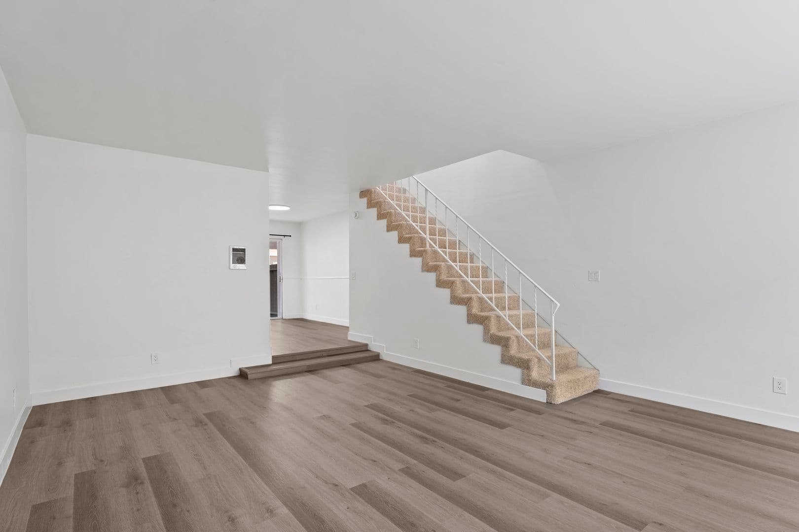 Coronado Apartment: 830 E Avenue