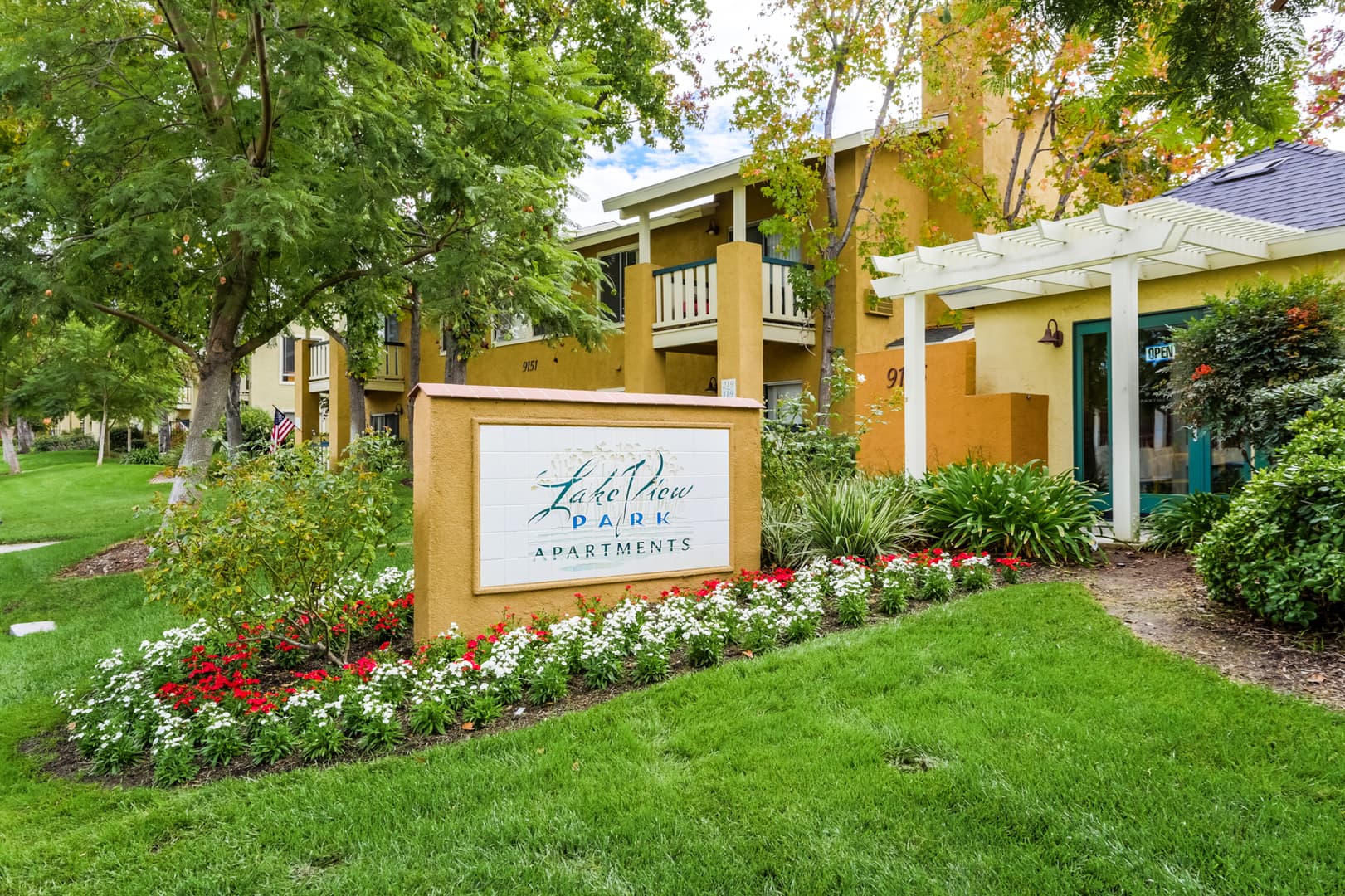 Santee Apartment: 9135 Mast Blvd.