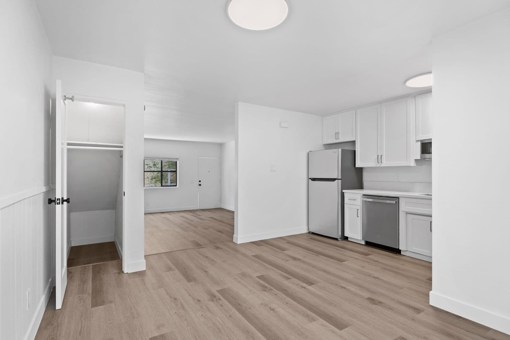 Coronado Apartment: 830 E Avenue