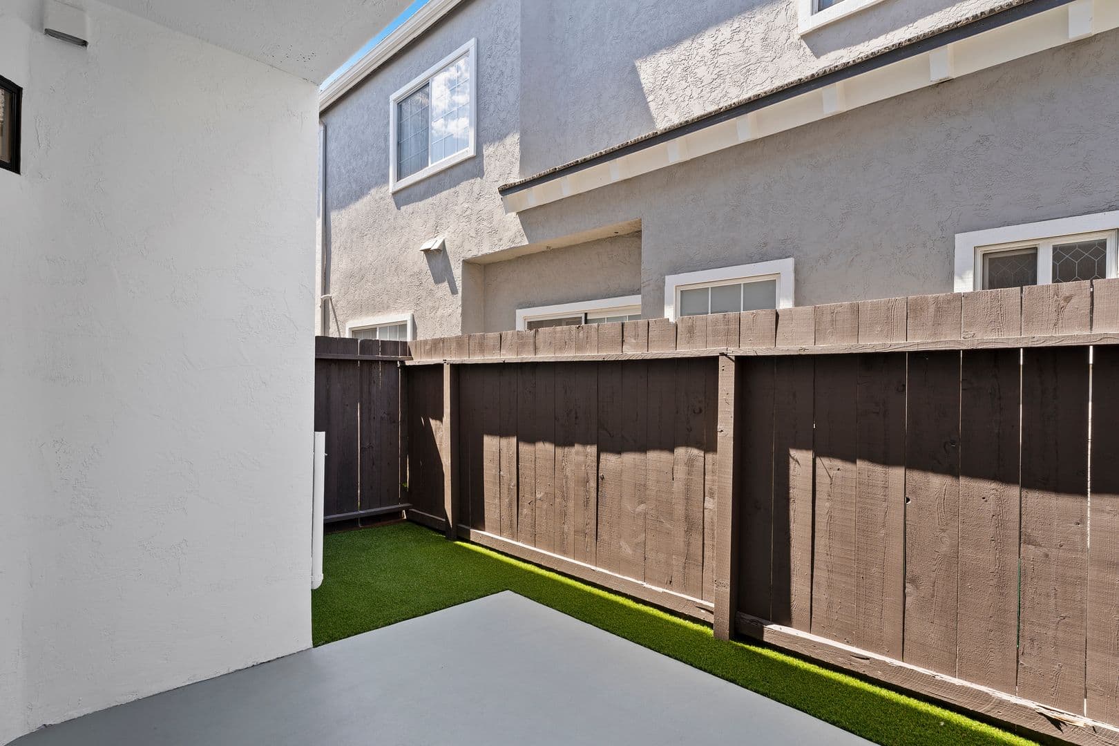 Coronado Apartment: 830 E Avenue