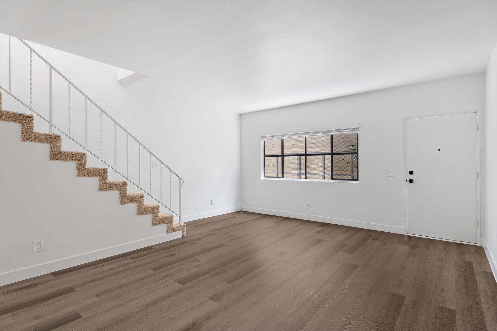 Coronado Apartment: 830 E Avenue