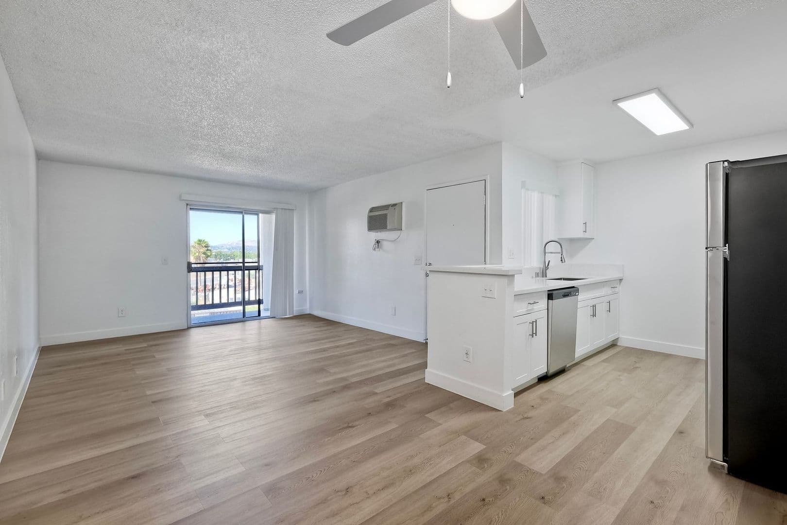 Santee Apartment: 9360 Creekside Court