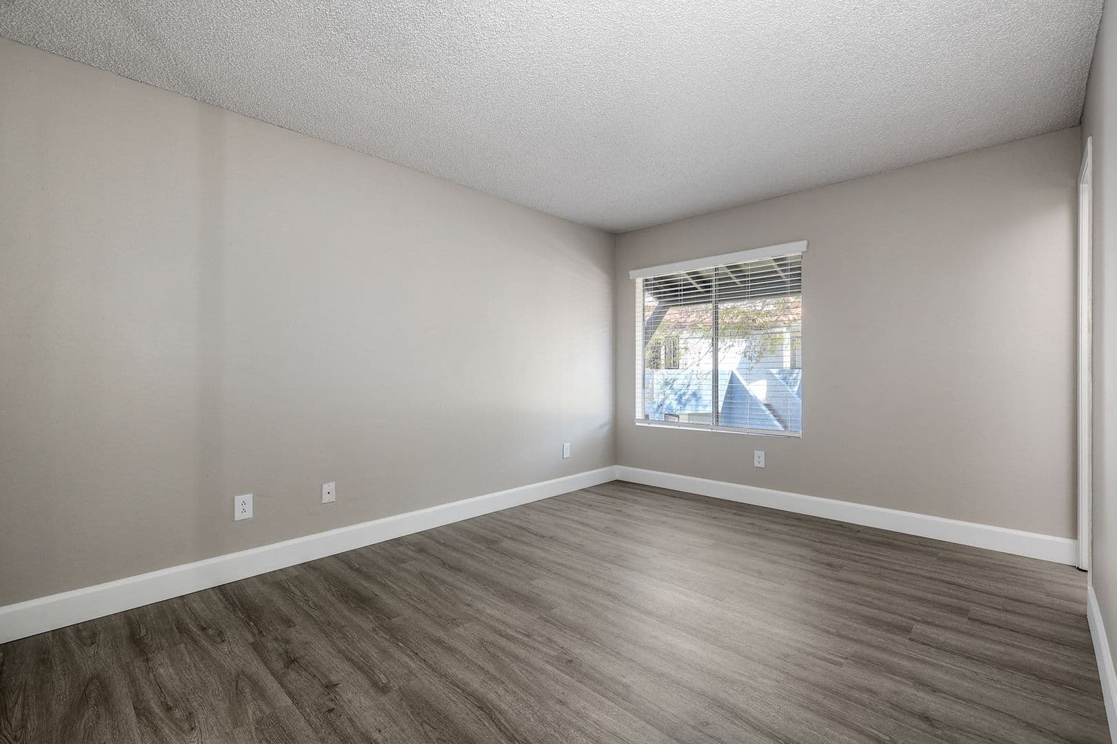 Santee Apartment: 9360 Creekside Court