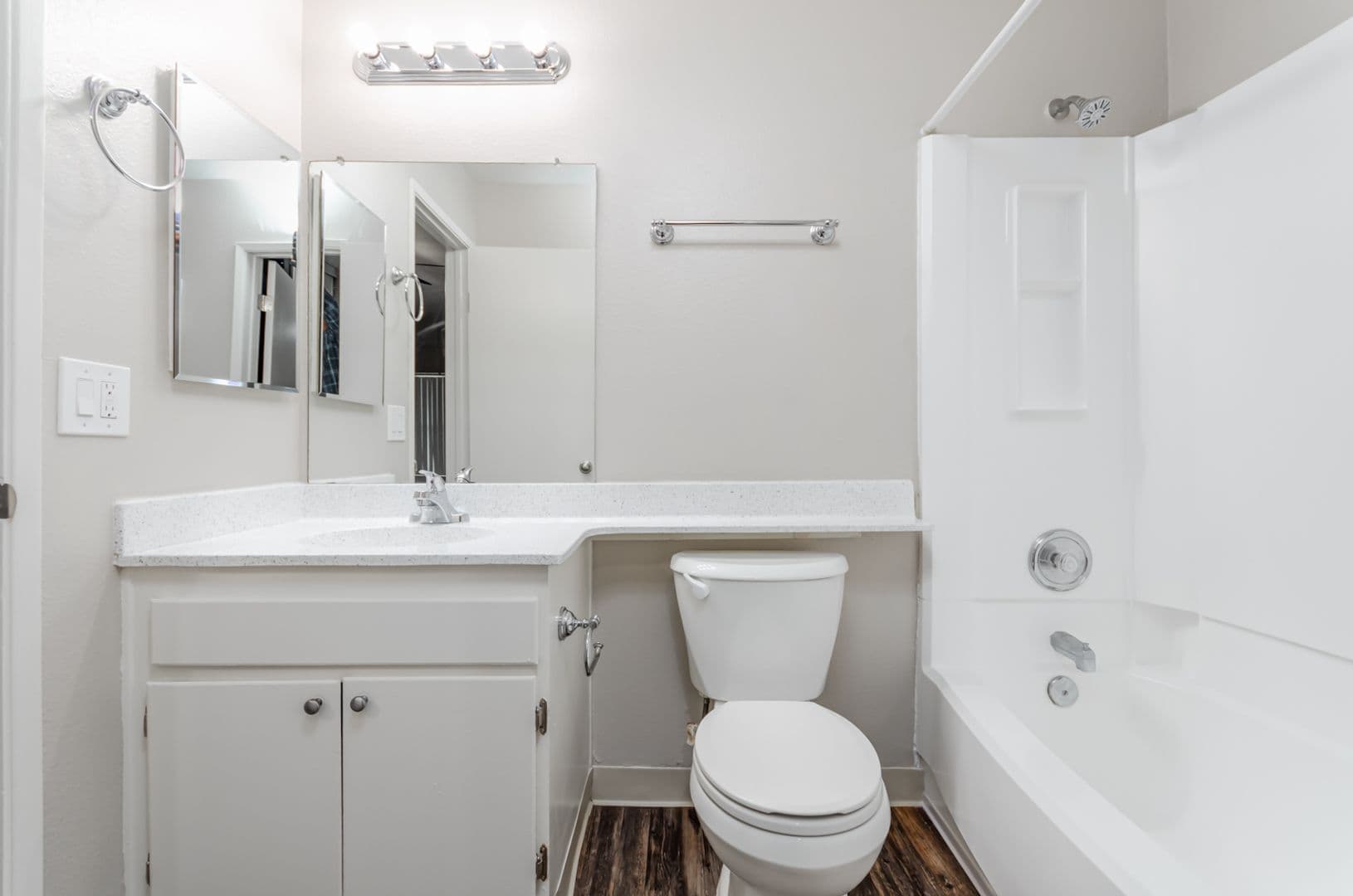 Santee Apartment: 9135 Mast Blvd.