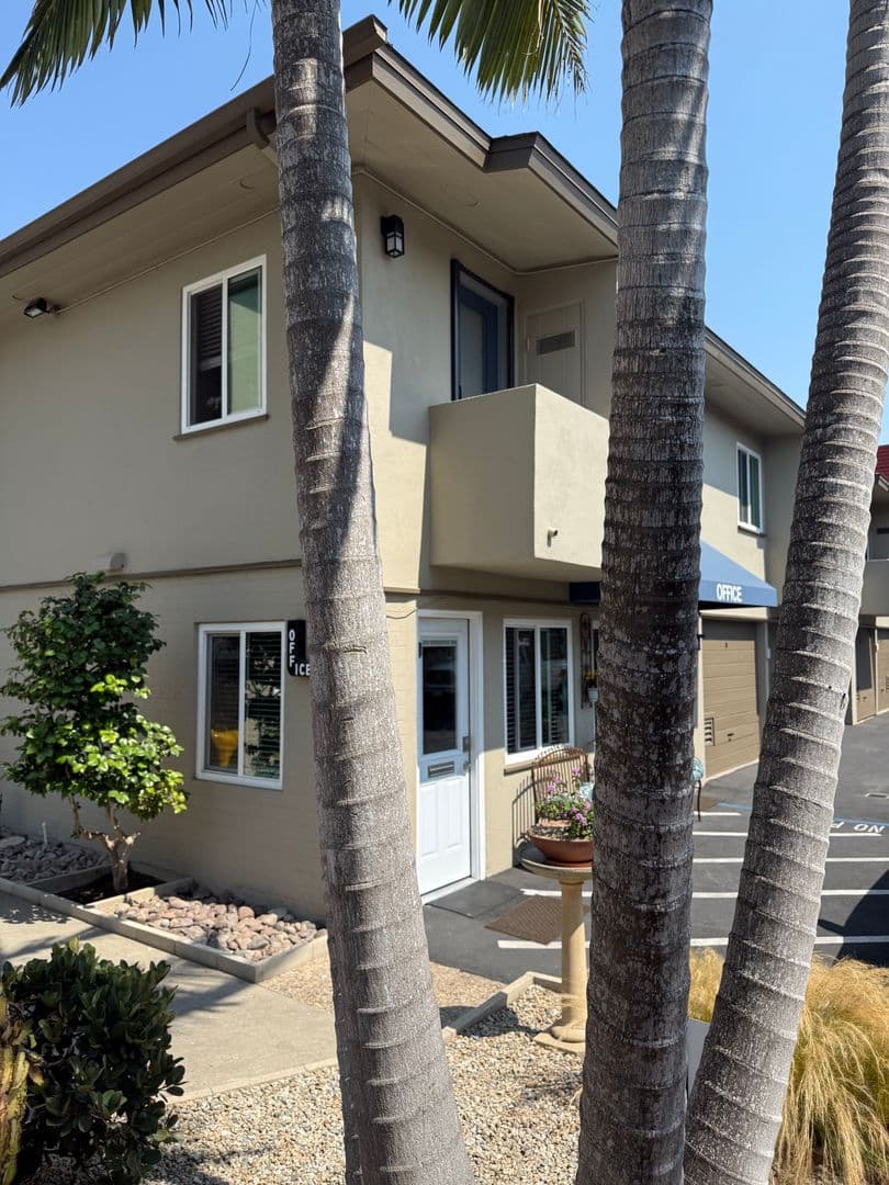 San Diego Apartment: 4052 1/2 Brant Street
