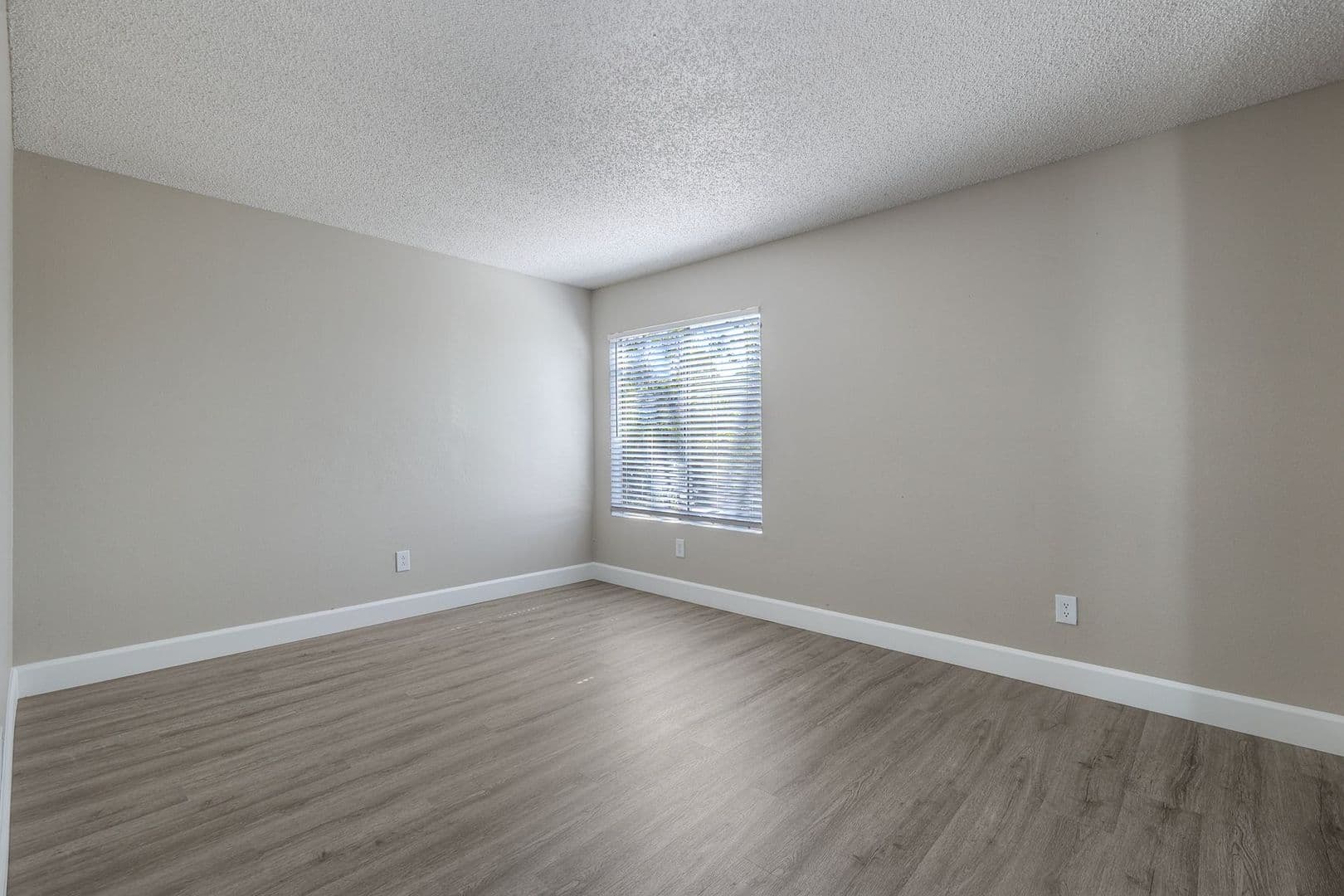 Santee Apartment: 9360 Creekside Court