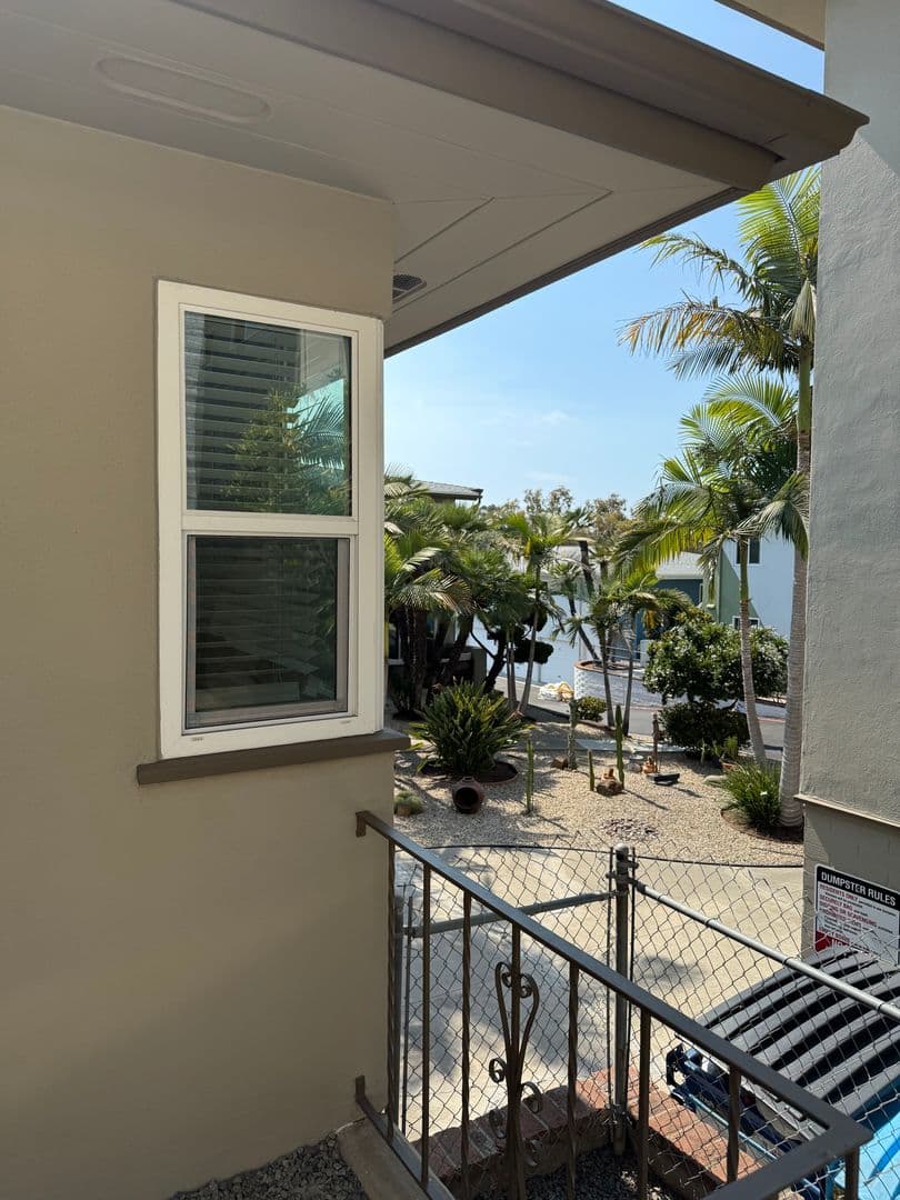 San Diego Apartment: 4052 1/2 Brant Street