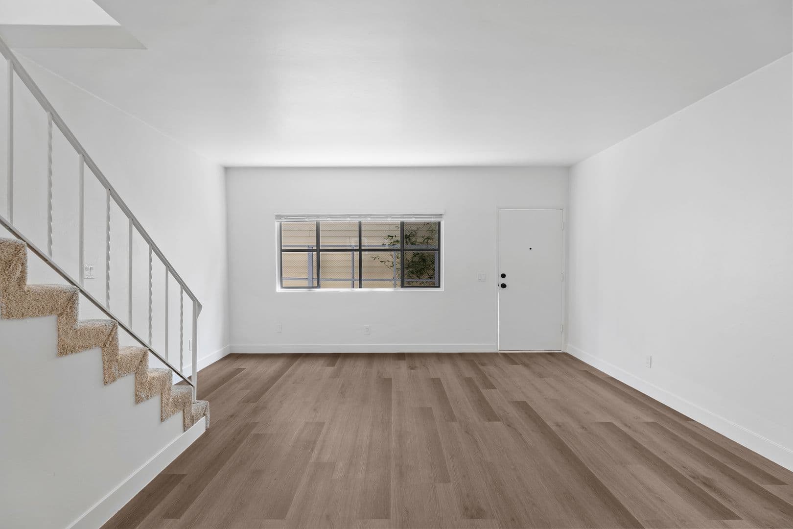 Coronado Apartment: 830 E Avenue