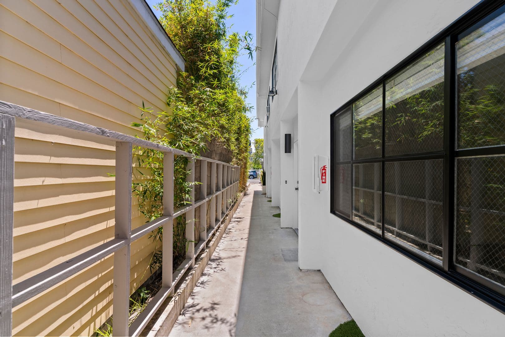 Coronado Apartment: 830 E Avenue