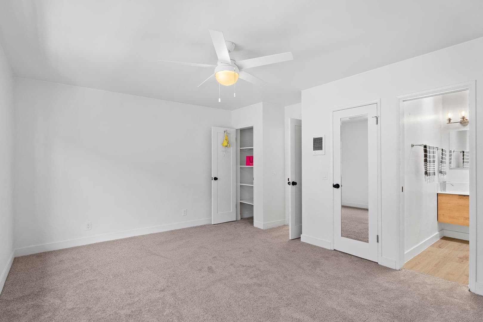 Coronado Apartment: 830 E Avenue