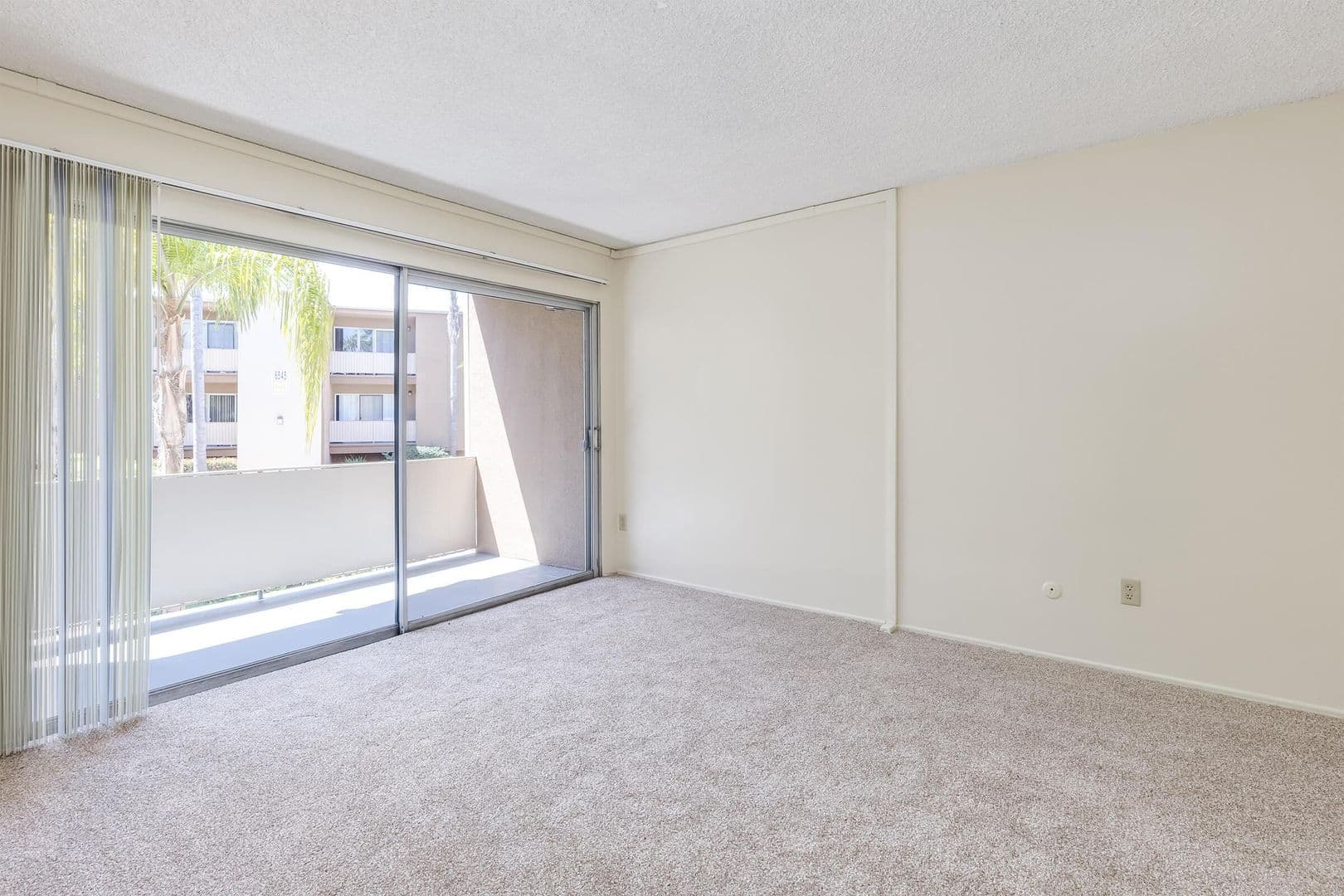 San Diego Apartment: 6595 Montezuma Road