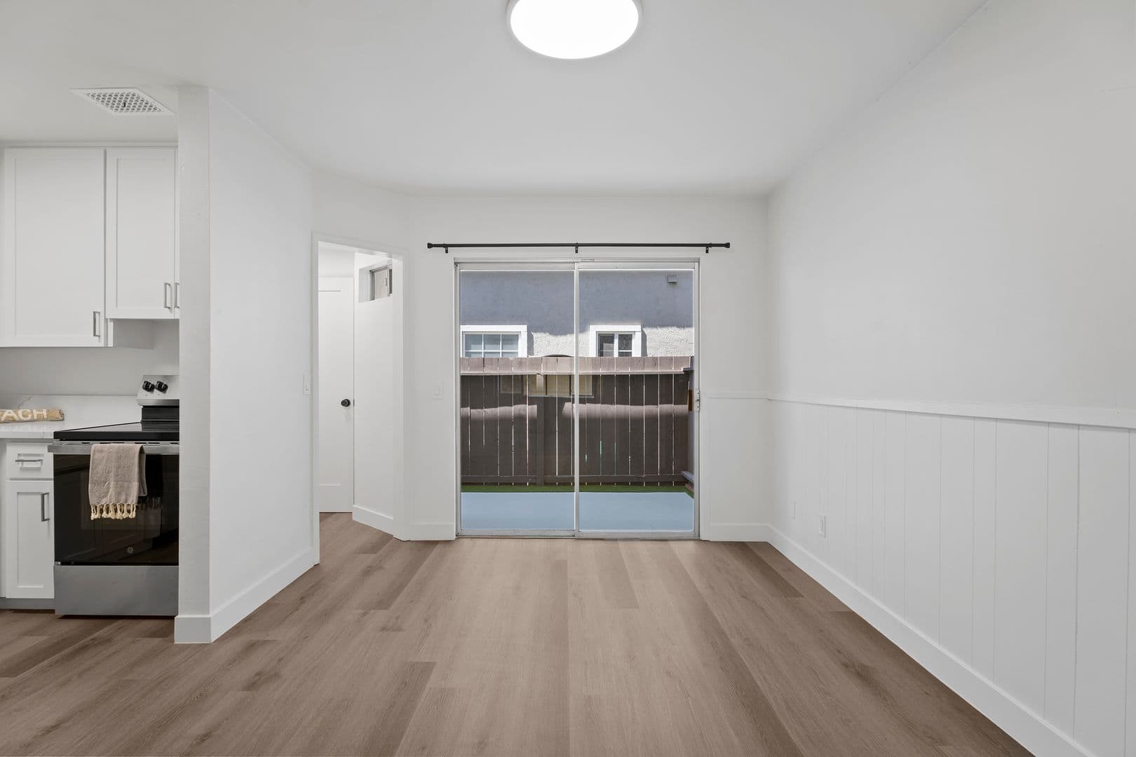 Coronado Apartment: 830 E Avenue