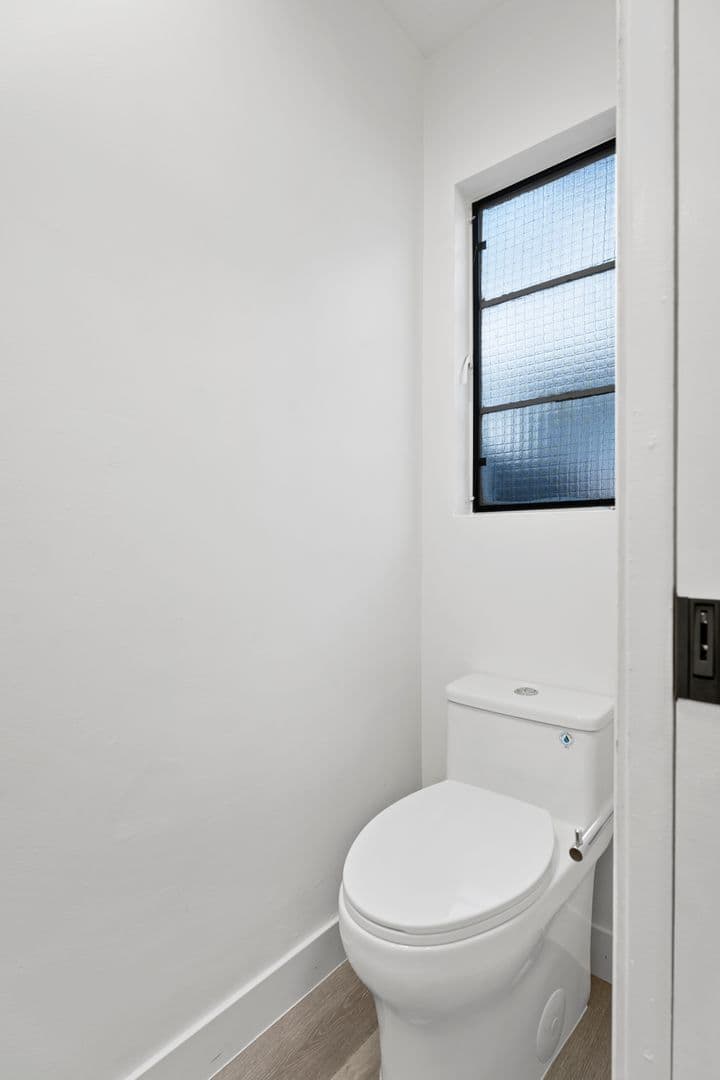 Coronado Apartment: 830 E Avenue