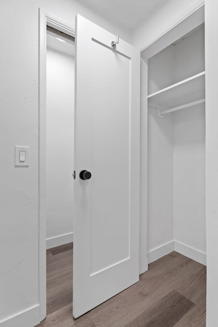 Coronado Apartment: 830 E Avenue