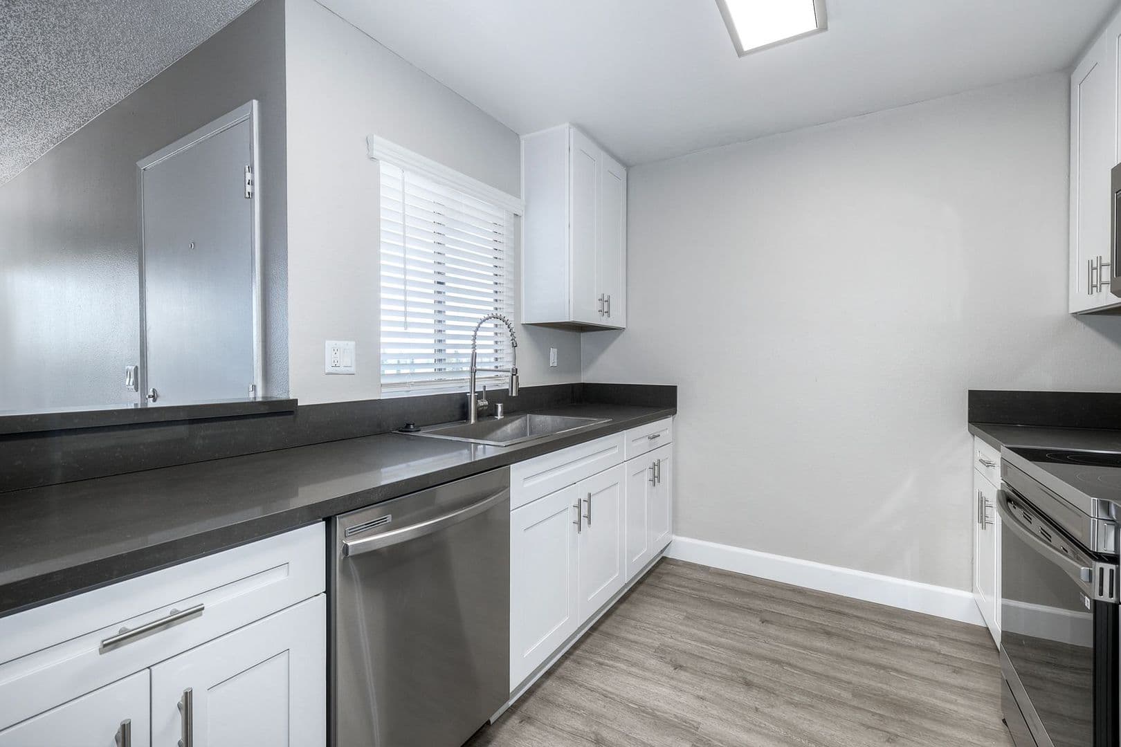 Santee Apartment: 9360 Creekside Court