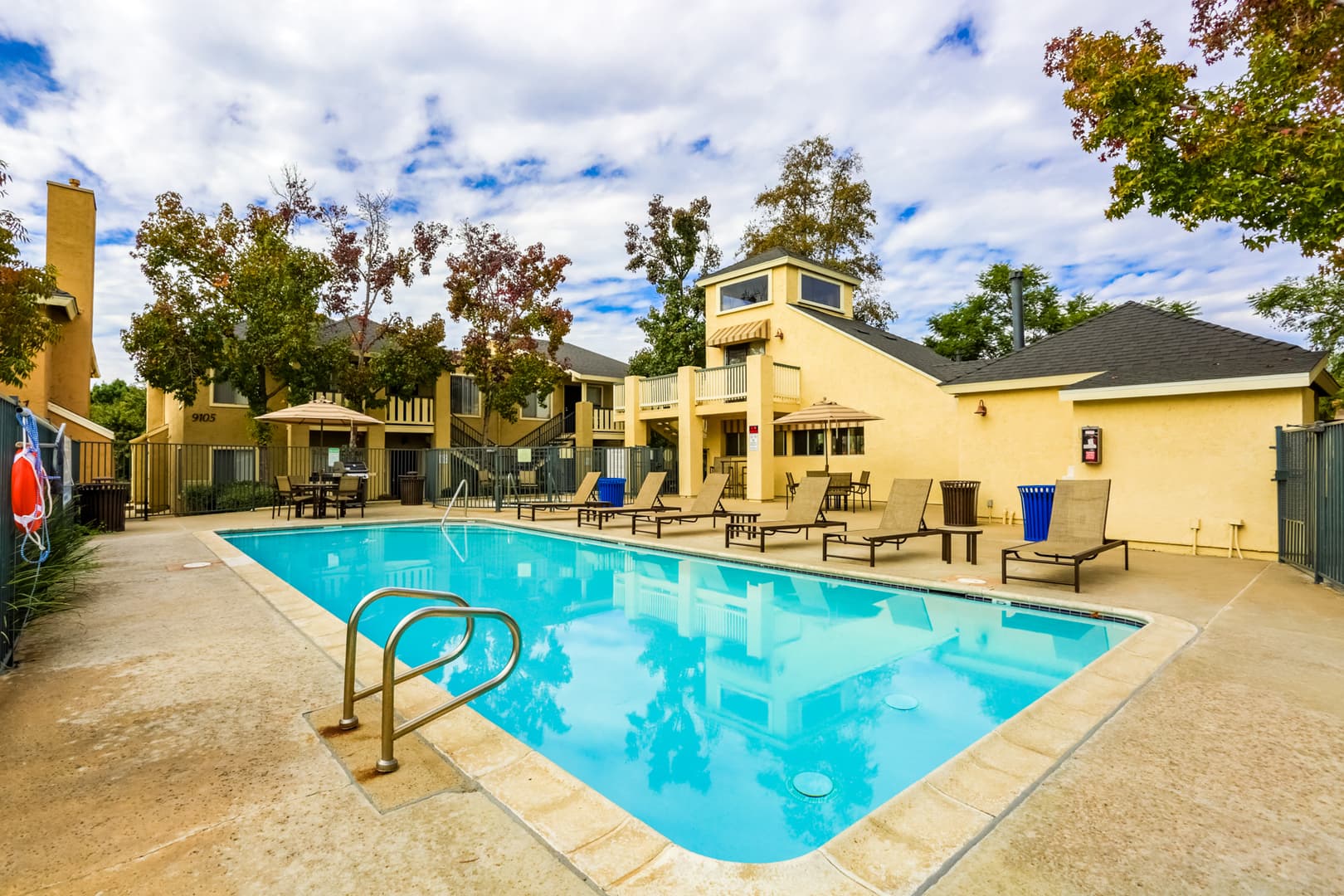 Santee Apartment: 9135 Mast Blvd.