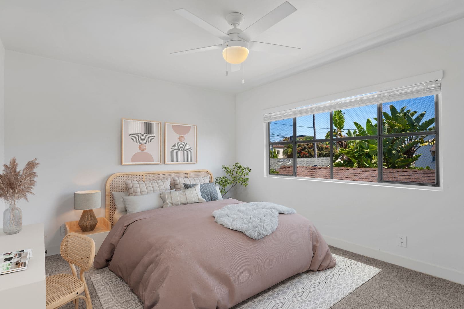 Coronado Apartment: 830 E Avenue