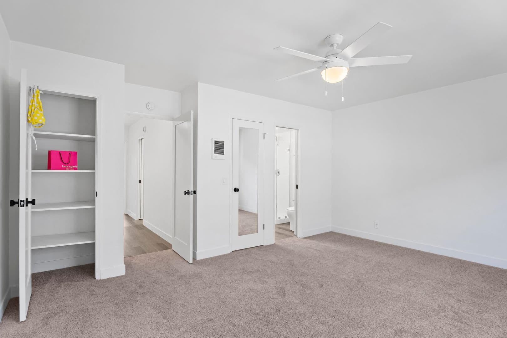 Coronado Apartment: 830 E Avenue