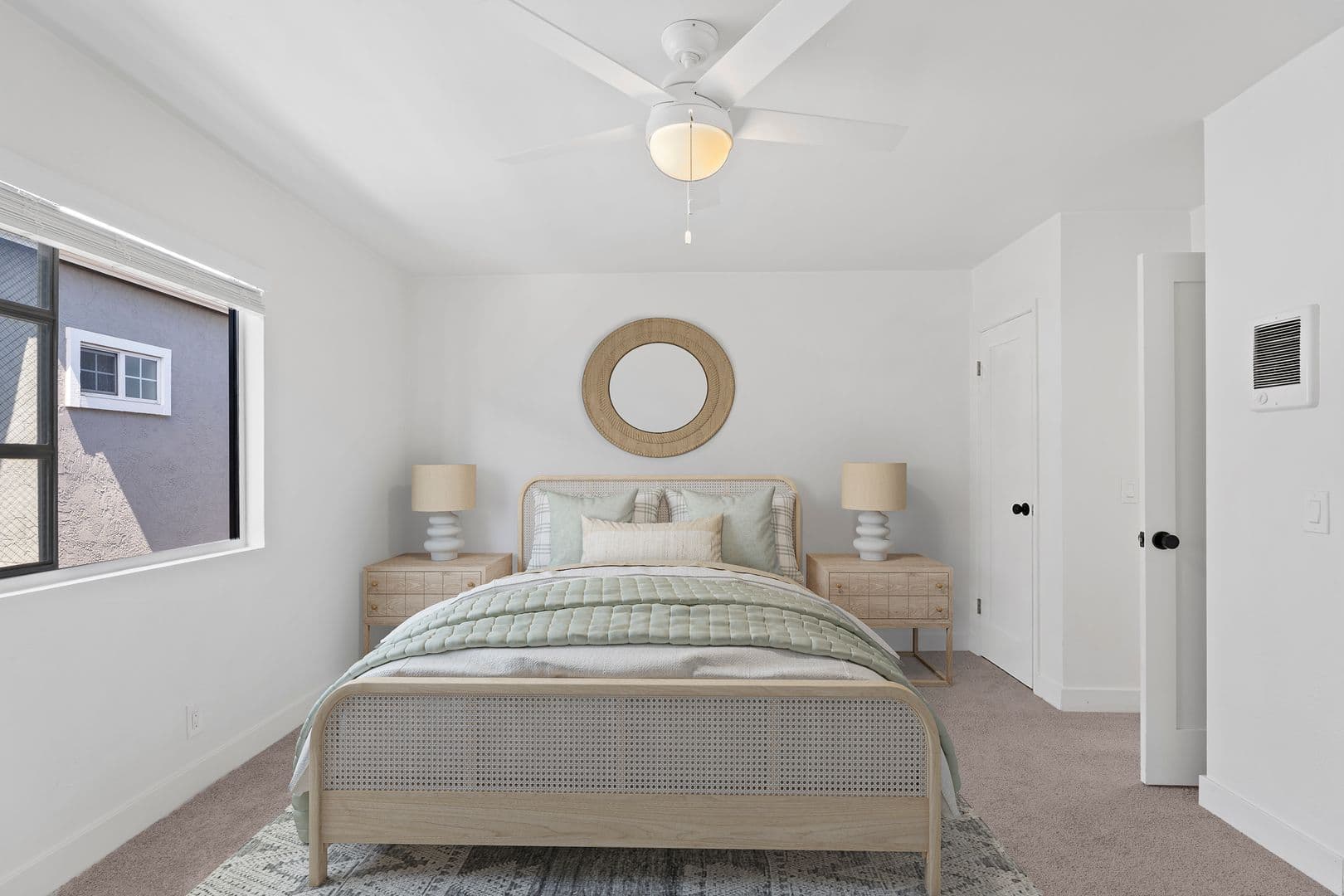 Coronado Apartment: 830 E Avenue
