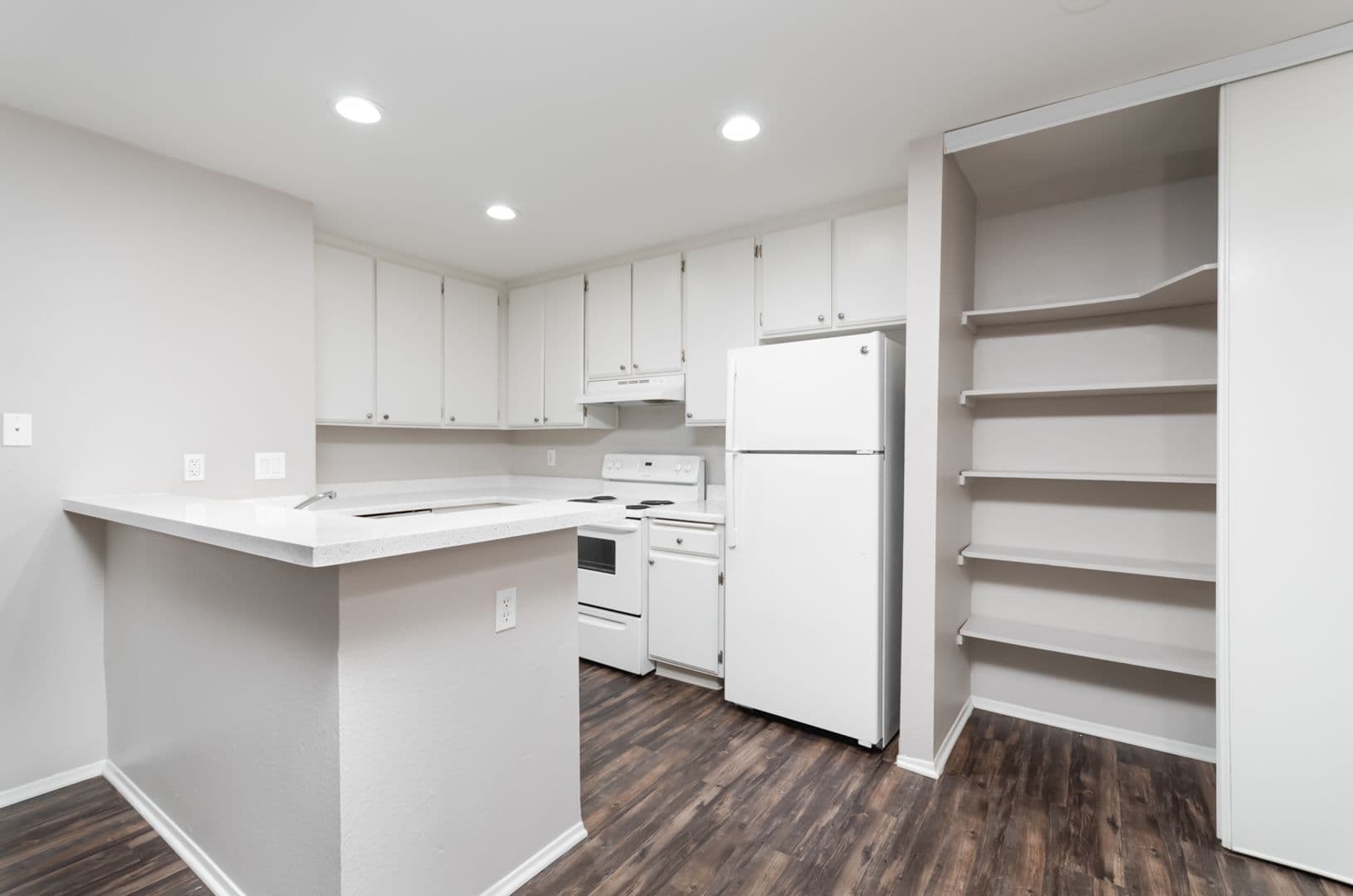 Santee Apartment: 9135 Mast Blvd.